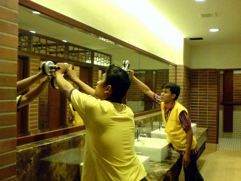 kuala lumpur fixing mirror art